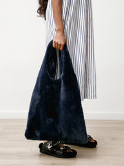 anti anxiety tote - faux fur navy